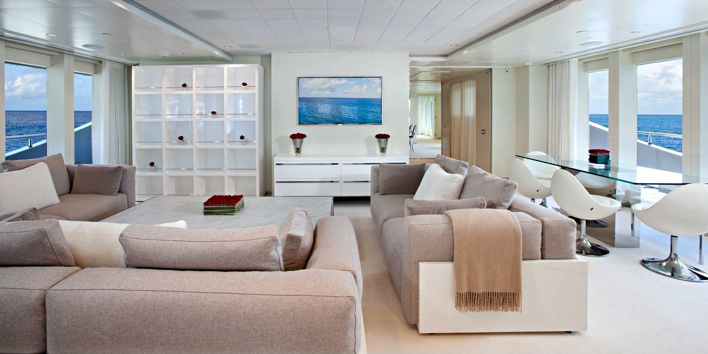 Premier Saloon On Yacht IDOL