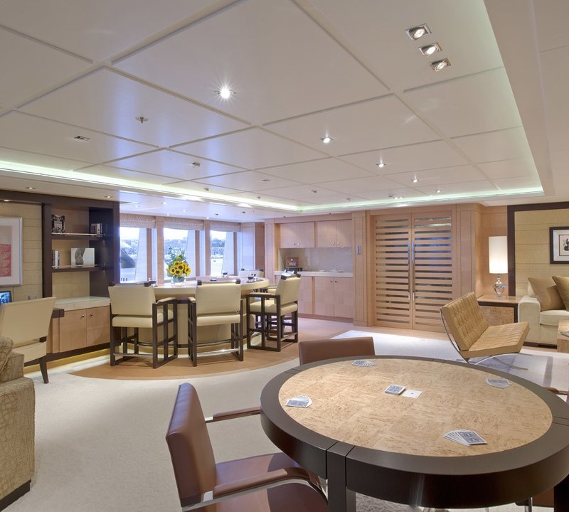 Cards: Yacht HUNTRESS's Bridgedeck Deck Saloon Image