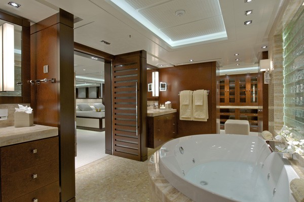 VIP Bath Aboard Yacht HUNTRESS