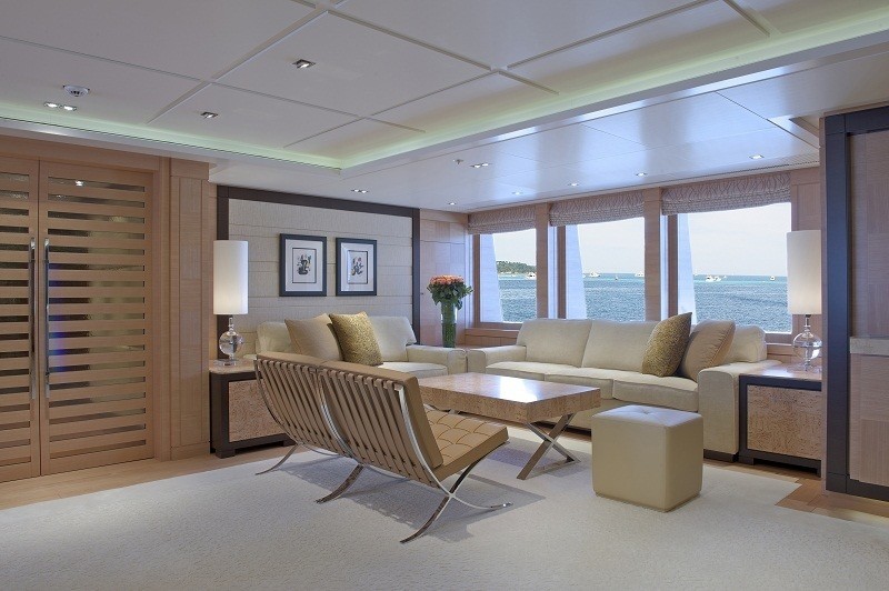 Sitting: Yacht HUNTRESS's Lounging Image