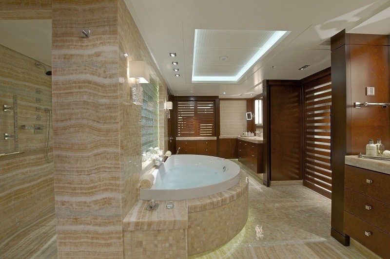 Main Master Bath On Board Yacht HUNTRESS