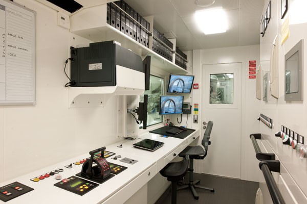 Profile: Yacht HUNTRESS's Control Area Photograph
