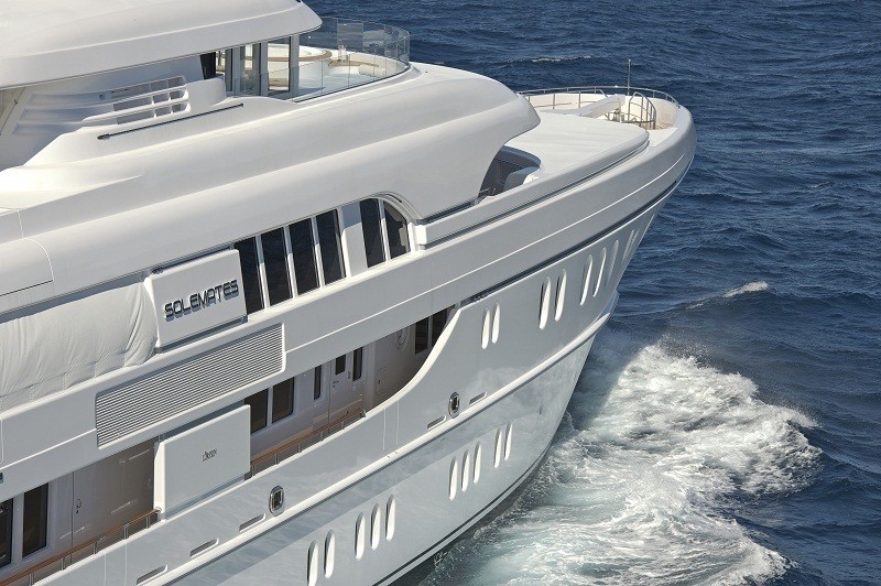 Detail Forward Aspect Aboard Yacht HUNTRESS