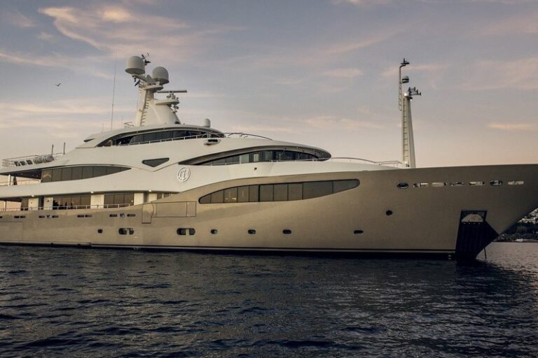 60m CRN Yacht