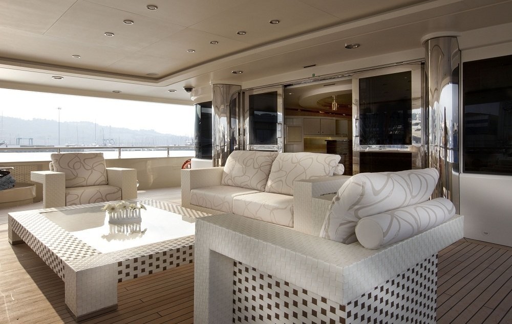 Deluxe aft deck area