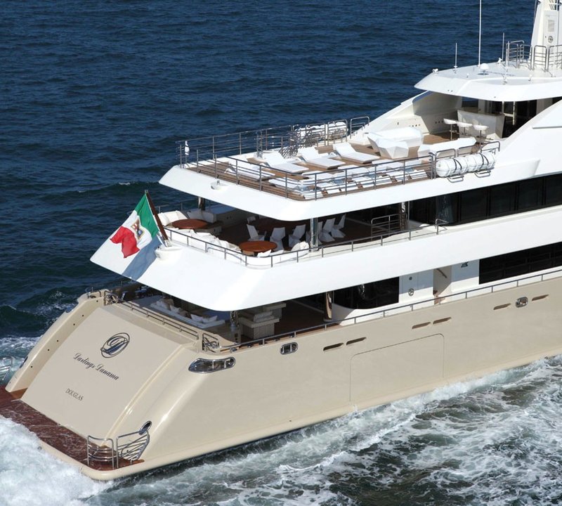 Aft: Yacht LIGHT HOLIC's Cruising Pictured