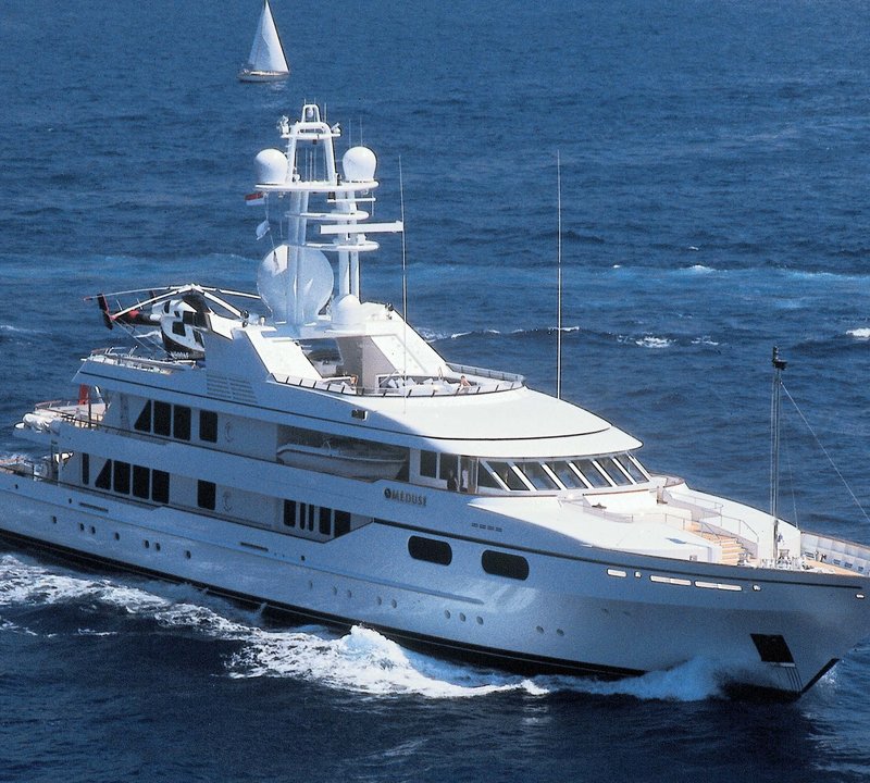 Forward Aspect: Yacht PARAFFIN's Cruising Captured