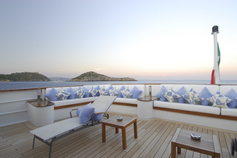 The 60m Yacht TITAN