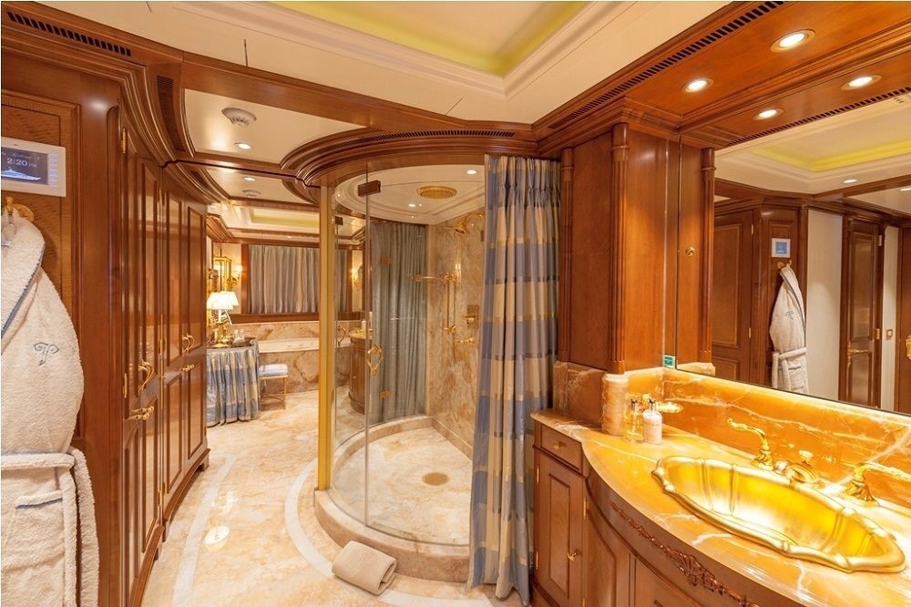 The 61m Yacht LADY KATHRYN V