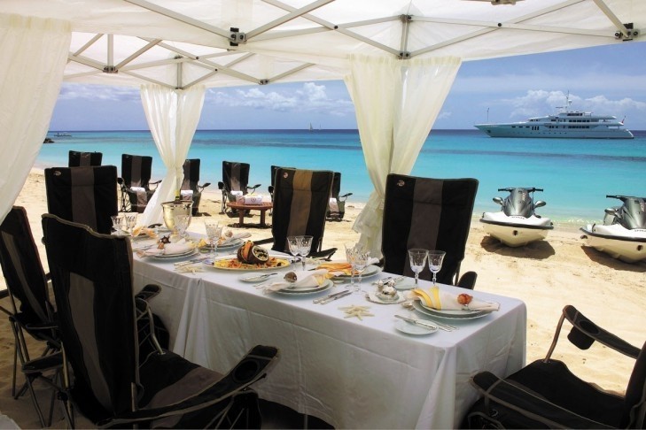 Beach Eating/dining On Yacht APOGEE