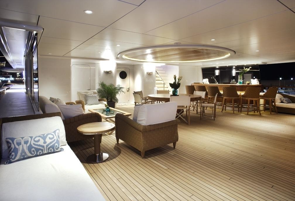 External Drinks Bar Aboard Yacht BATON ROUGE