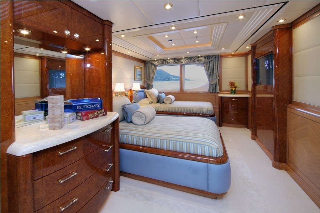 VIP Twin Bed Cabin Aboard Yacht CAPRI