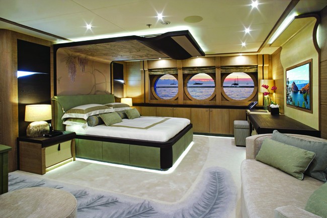 The 65m Yacht LADY M