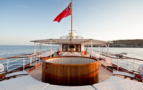 Life On Yacht SHEMARA