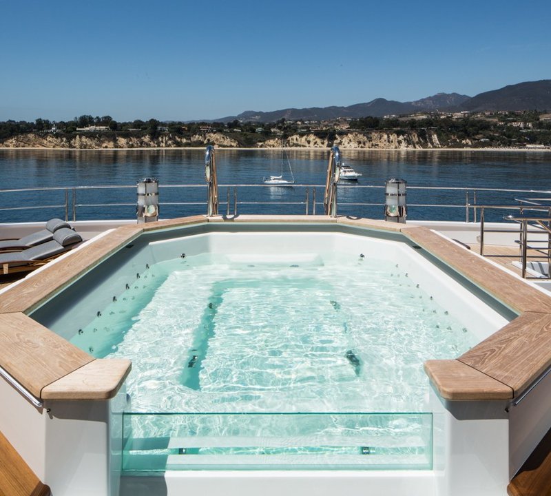 The 66m Yacht INVICTUS