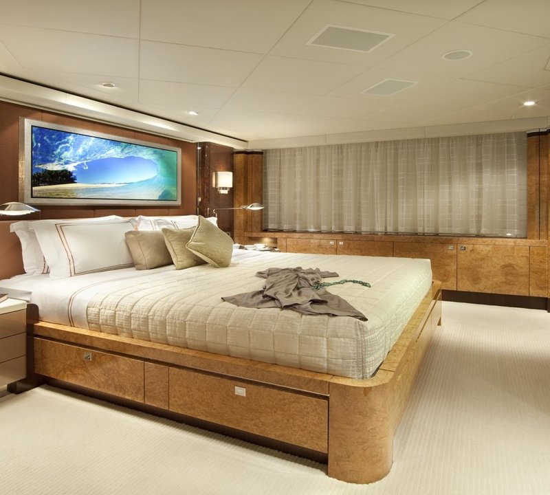 Profile Aspect: Yacht SYCARA V's Guest's Bedroom Captured