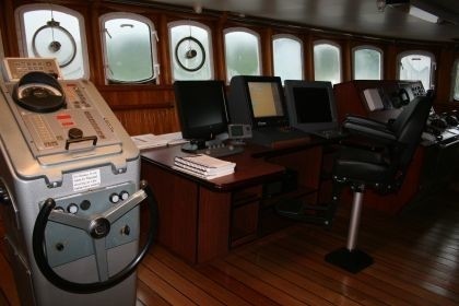 Helm: Yacht SARSEN's Bridgedeck Image