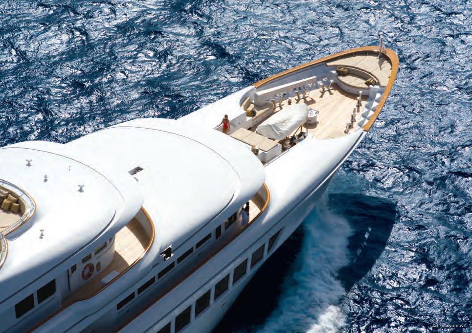 Ship's Bow: Yacht UTOPIA's Above Captured