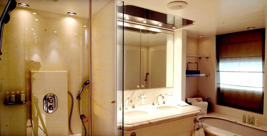 Personal Bath Aboard Yacht ELEGANT 007