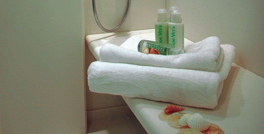 Towels: Yacht ELEGANT 007's Guest's Cabin Captured