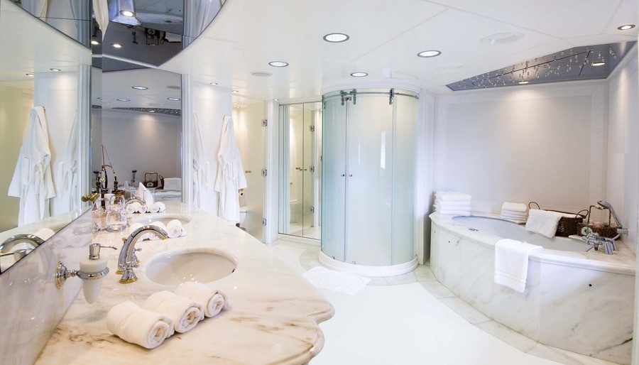 Personal Bath On Yacht ELEGANT 007