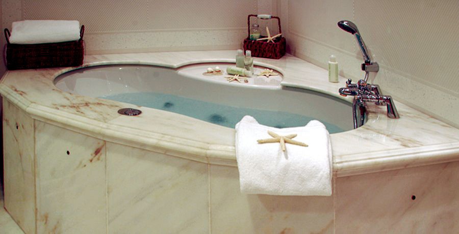 Bathroom Aboard Yacht ELEGANT 007