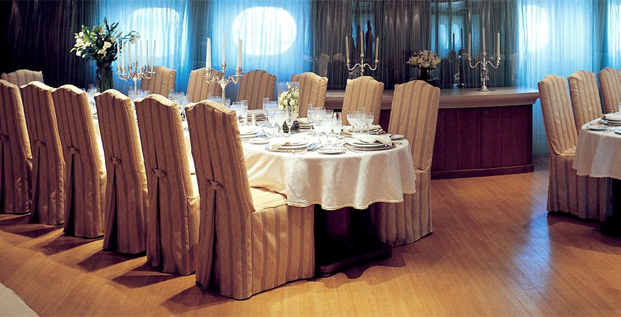 Inside Eating/dining Aboard Yacht ELEGANT 007