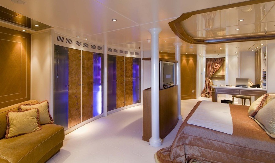 Main Master Cabin On Board Yacht ELEGANT 007