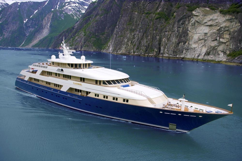 Profile Aspect On Yacht LAUREL