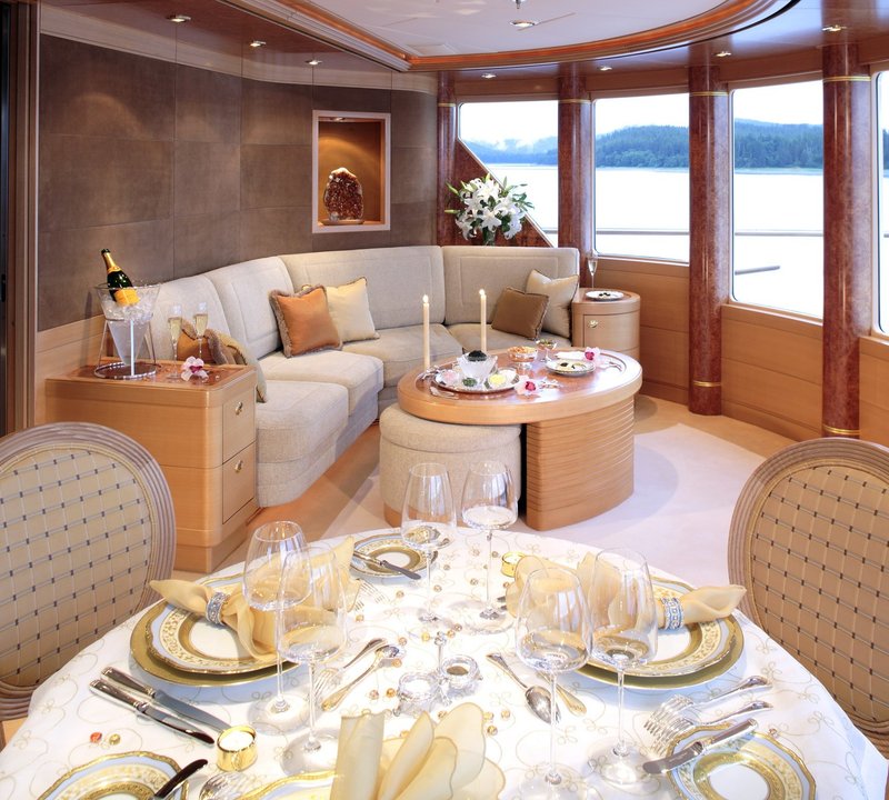 Eating/dining: Yacht LAUREL's Observance Lounging Image