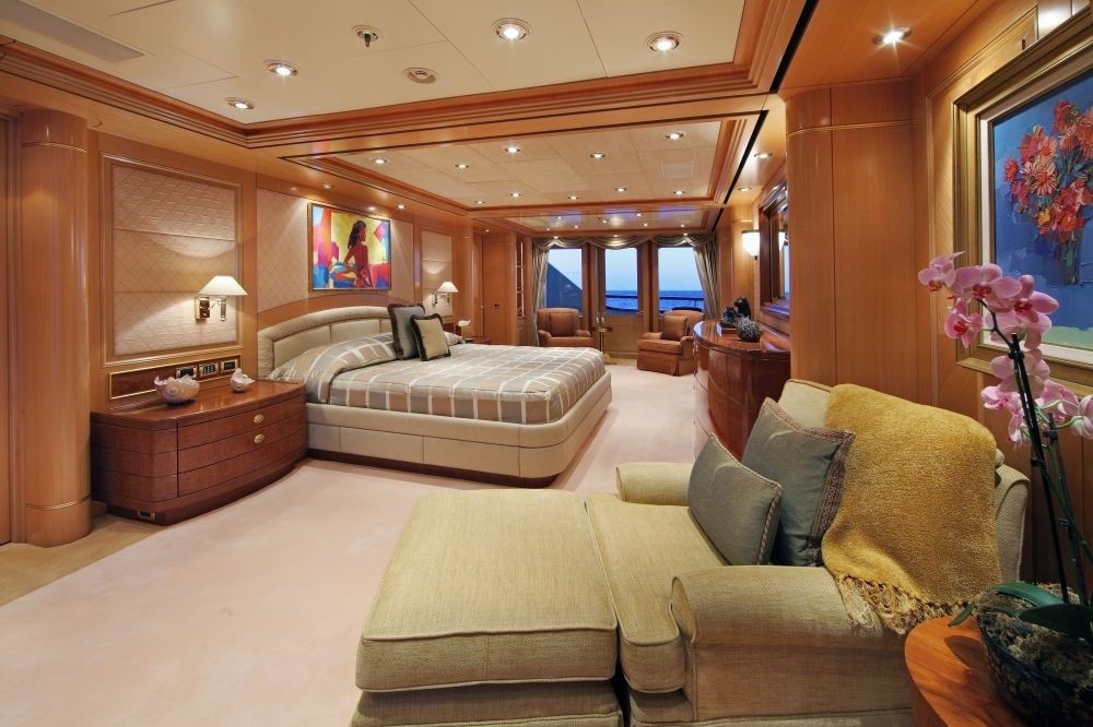 Night Time: Yacht LAUREL's Main Master Cabin Image