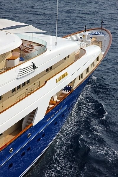 Close Up: Yacht LAUREL's Profile Aspect Captured