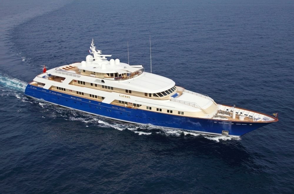 Profile Aspect: Yacht LAUREL's Cruising Photograph