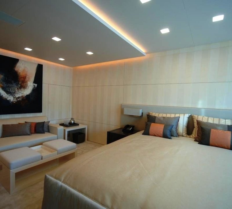 Profile: Yacht SIREN's Guest's Cabin Image