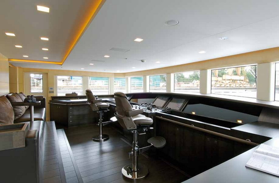 Bridgedeck On Yacht SIREN