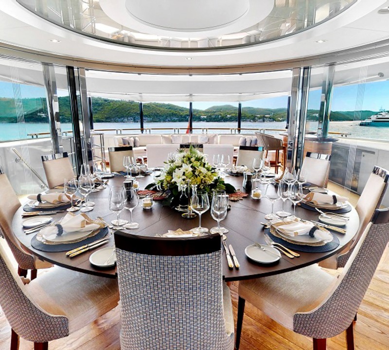 Hull Deck Dining