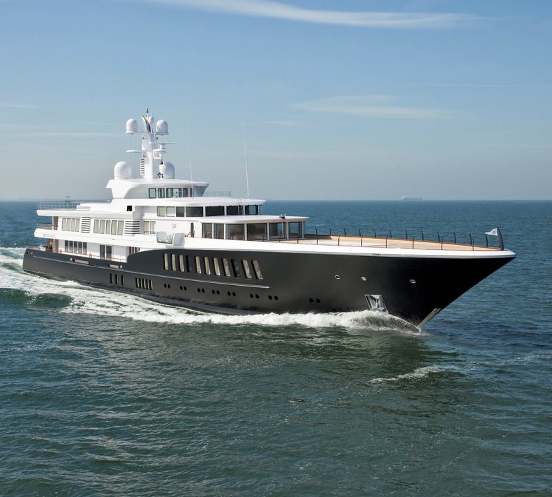 Profile: Yacht AIR's Cruising Photograph