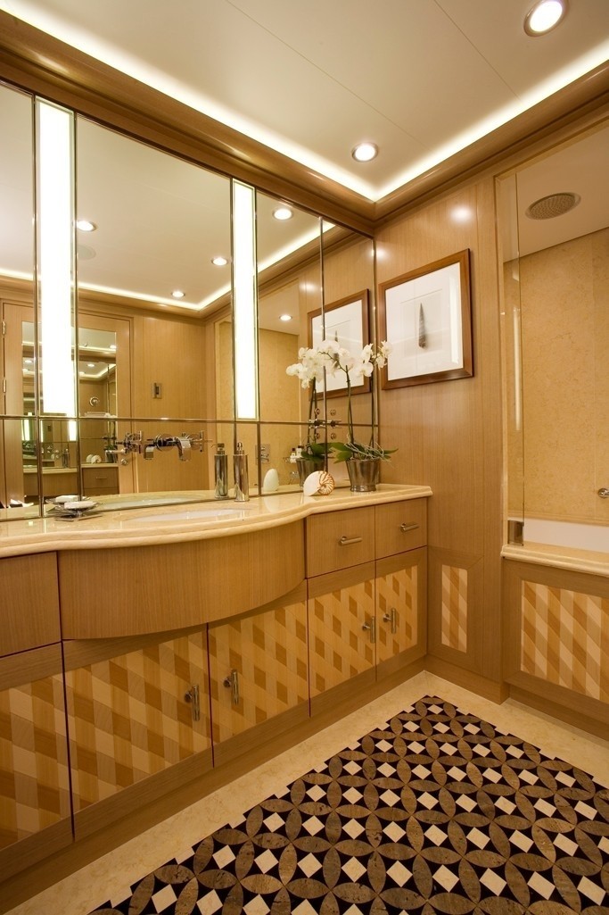 Personal Bath On Yacht ALFA NERO