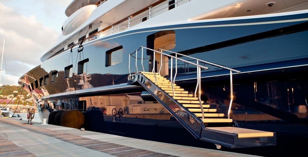 Passerella Down: Yacht AQUILA's Profile Aspect Image