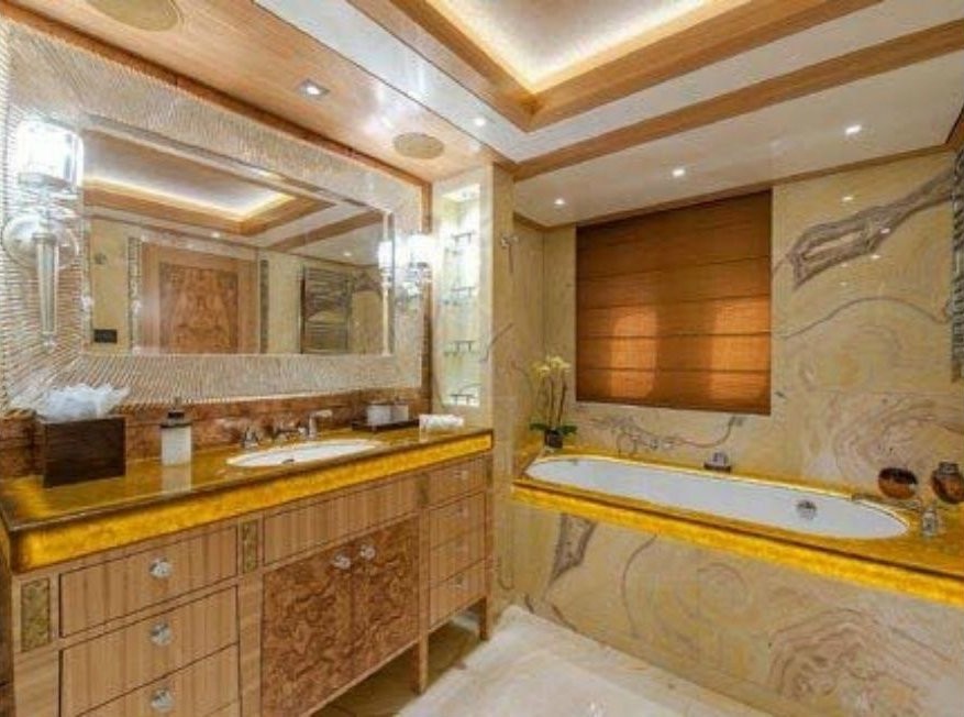 Guest's Bath On Board Yacht SOLANDGE