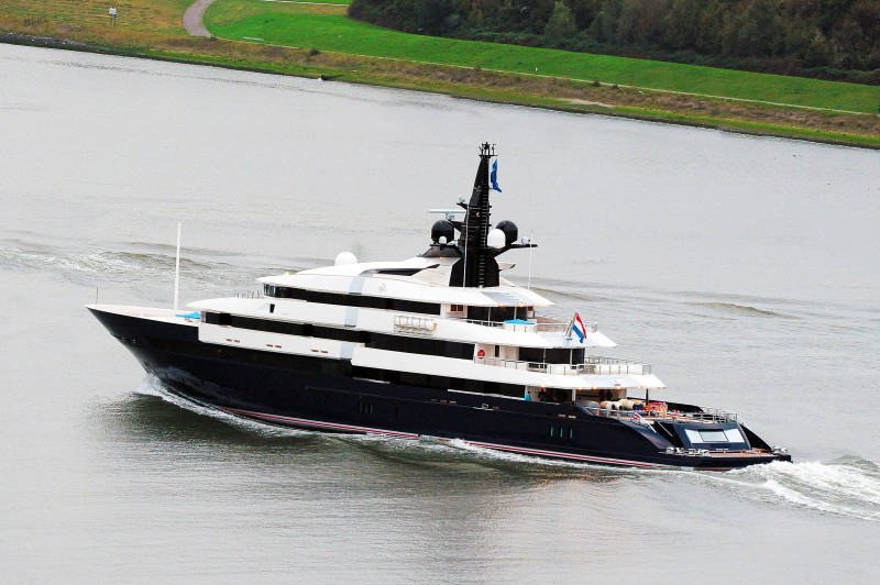 From Above: Yacht SEVEN SEAS's Cruising Photograph