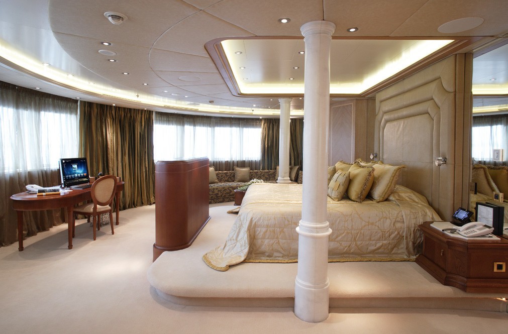 Main Master Suite On Board Yacht MOONLIGHT II