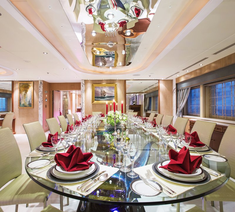 Eating/dining Zone Aboard Yacht MOONLIGHT II