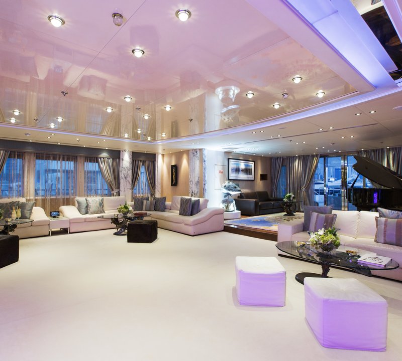 Premier Saloon On Yacht MOONLIGHT II