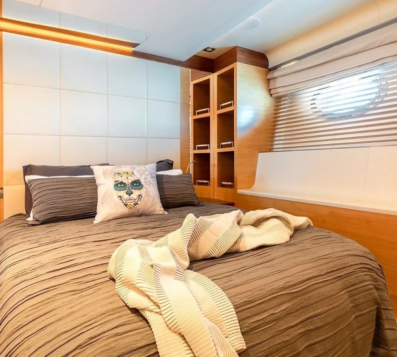 AFRICA I Interior - Double Cabin