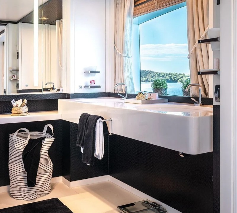 AFRICA I Interior - Master Ensuite