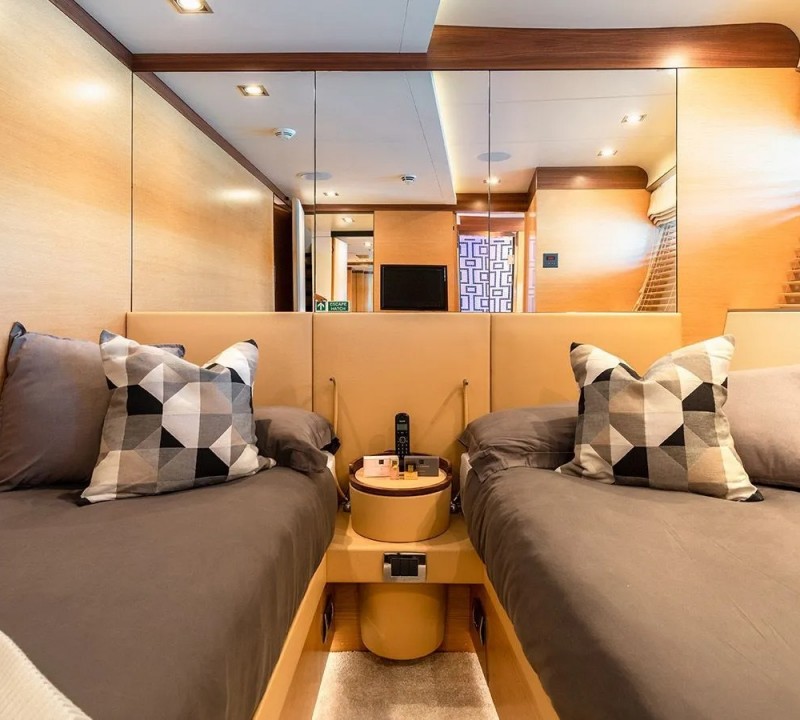 AFRICA I Interior - Twin Cabin