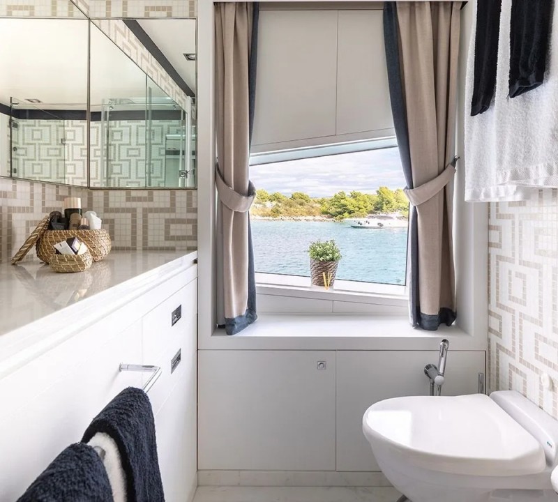 AFRICA I Interior - VIP Cabin Ensuite