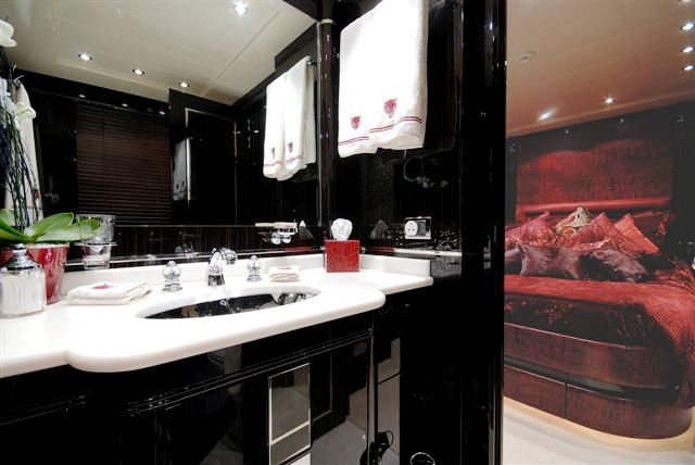 AFRICAN CAT - Guest Stateroom ensuite