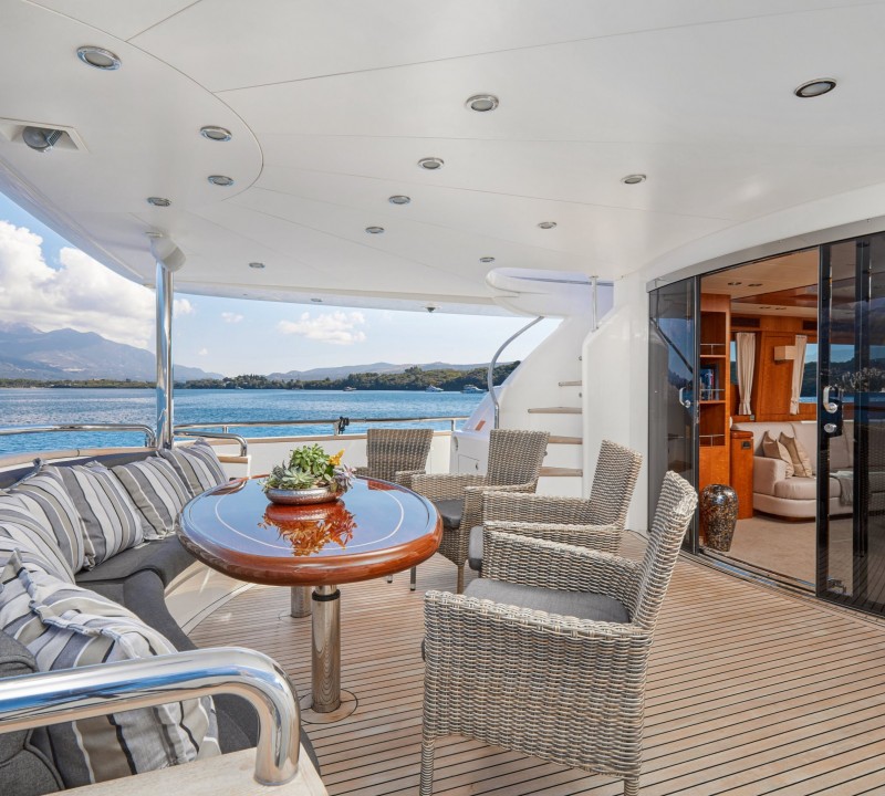 Aft deck dining